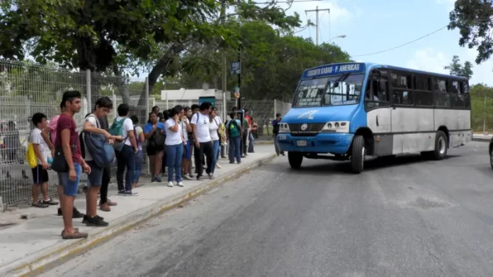 Sólo mil estudiantes recibirán beca de transporte gratis en Cancún