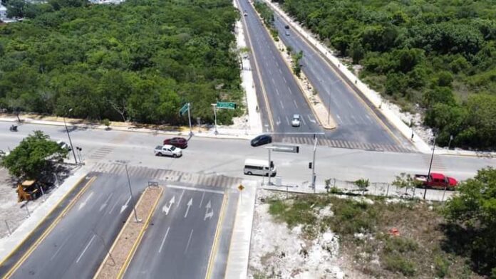 Carretera chueca fue construida por Lili Campos: AMLO