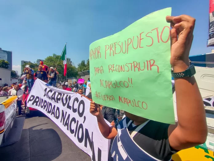 Llega caravana de damnificados de Acapulco al Zócalo para protestar por falta de atención