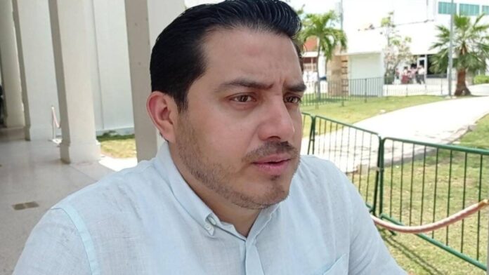 Denuncian actos de corrupción de Adrián Díaz Villanueva, oficial mayor de Quintana Roo